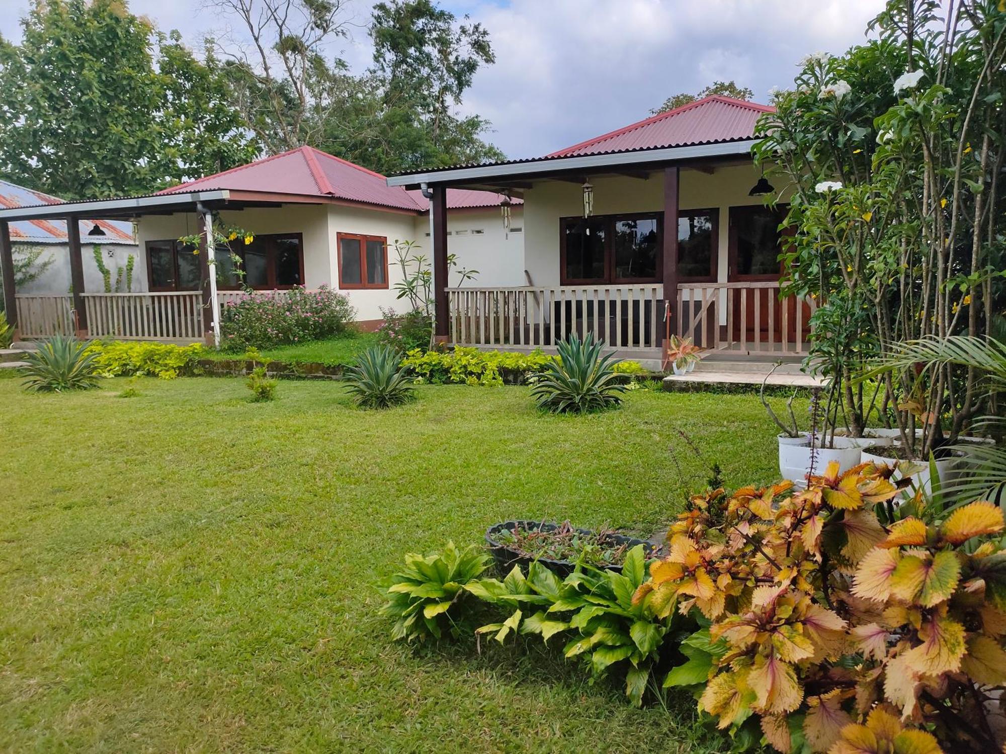 Ilasan Cottage. Tomohon Экстерьер фото